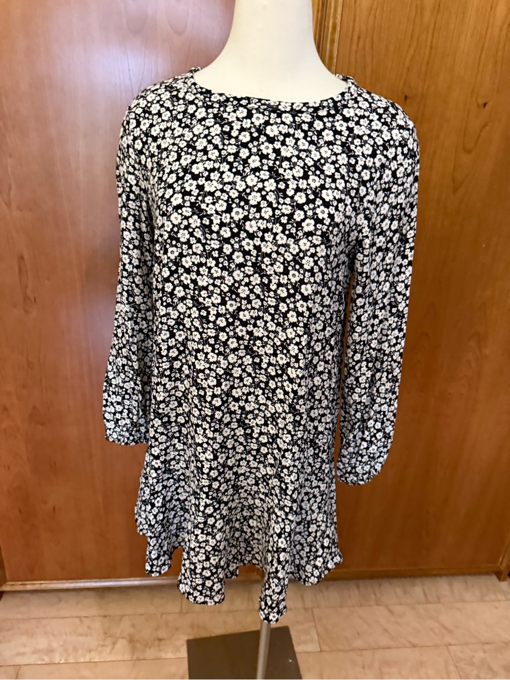 GAP Black and White Floral Long-Sleeve Dress